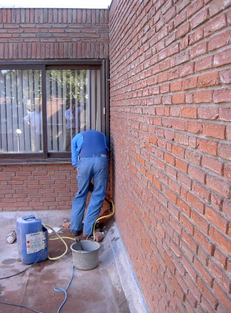 Doorboren van de gevel