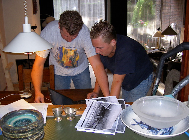 CV monteurs bekijken foto's 2